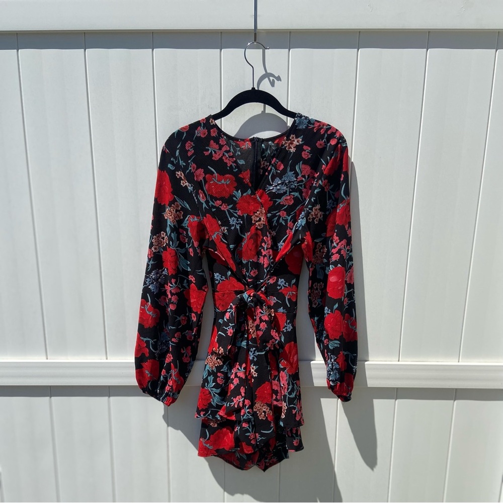 Amazon Floral V-Neck Ruffle Romper Long Sleeve Dressy, Women’s Size M, Red Black